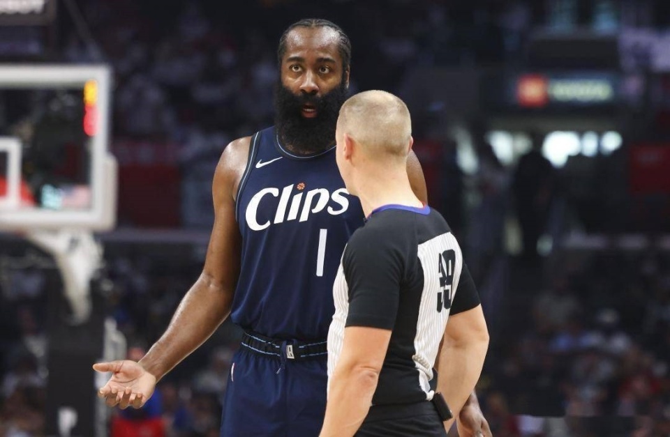 这该死的狗血剧哈登6秒逆天31绝杀火箭6连败送走6连胜