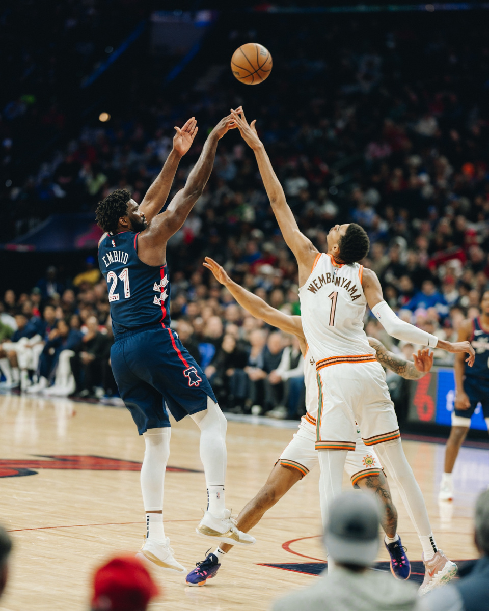 76人豪取6连胜!恩比德狂刷纪录,文班亚马空砍33 7