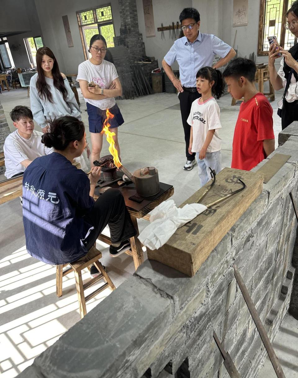 铁块如何变成一把剑？ 这个五一假期，丽水龙泉“打宝剑”火了_腾讯新闻