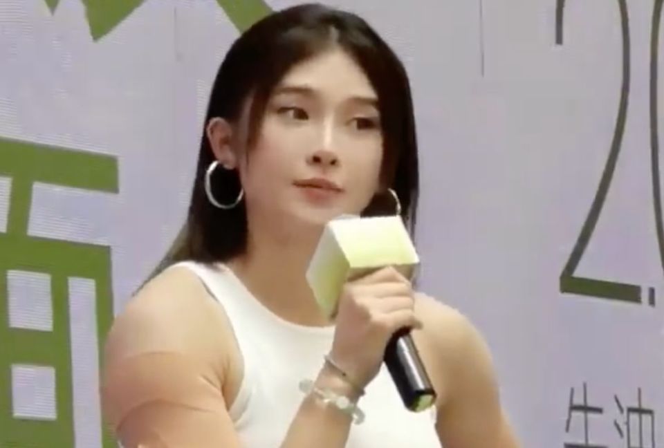 吴艳妮回应黑粉：美与实力不是反义词 你们的话太无厘头+请继续黑