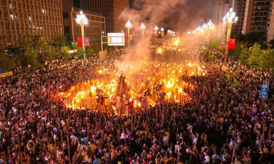 2024年彝族火把节如期而至 这个夏天,凉山超"火"的!