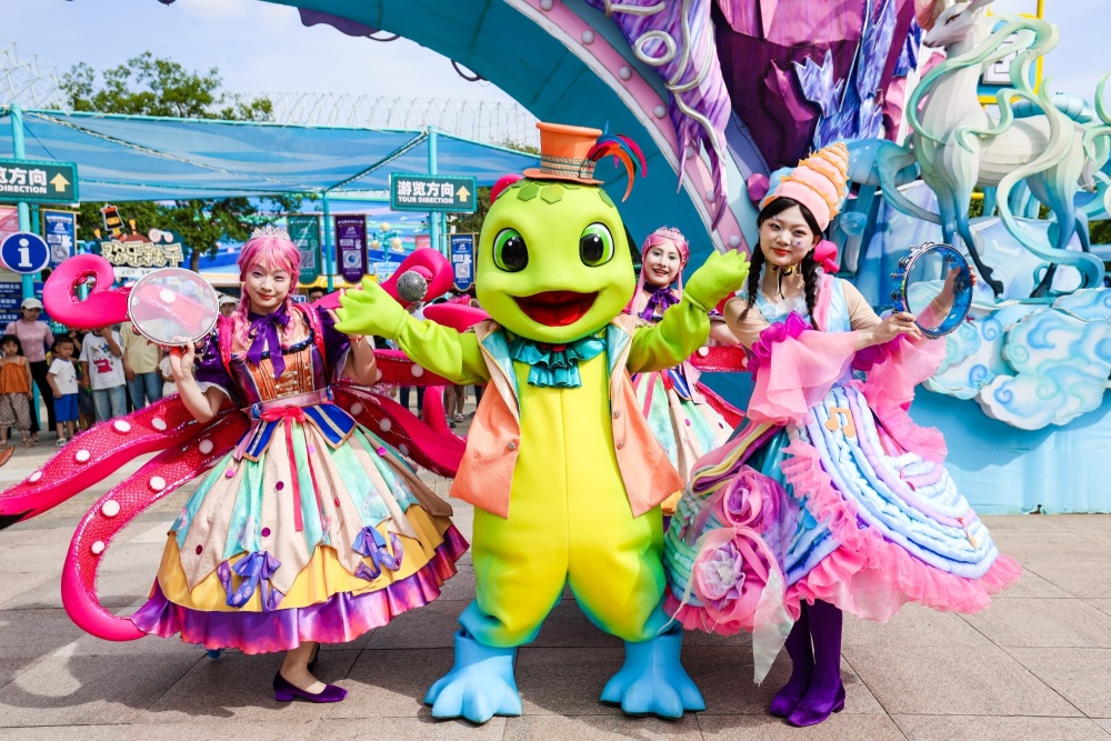 武汉极地的夏日新玩法火了!游客:这份快乐很