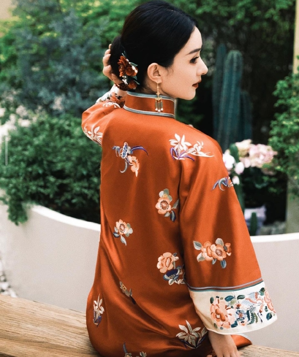 (de)妈(ma)妈(ma)72,但(dan)从(cong)她(ta)的(de)近(jin)照(zhao)