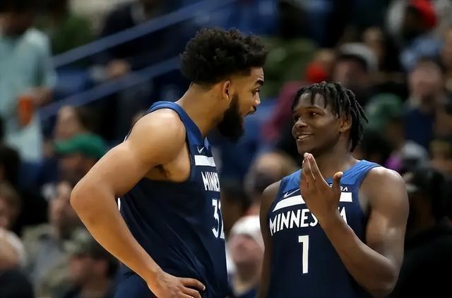 05亿 4年2.24亿!一个不攻,一个不防,最可怜的球队诞生了