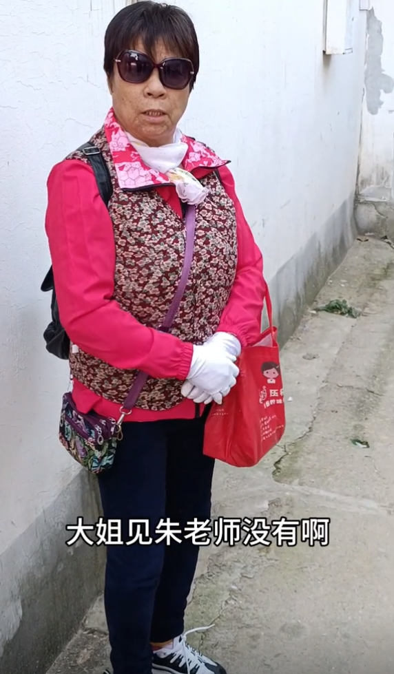 北京大妈找大衣哥后续,想免费给他做身体保健,熟了后介绍给韩红