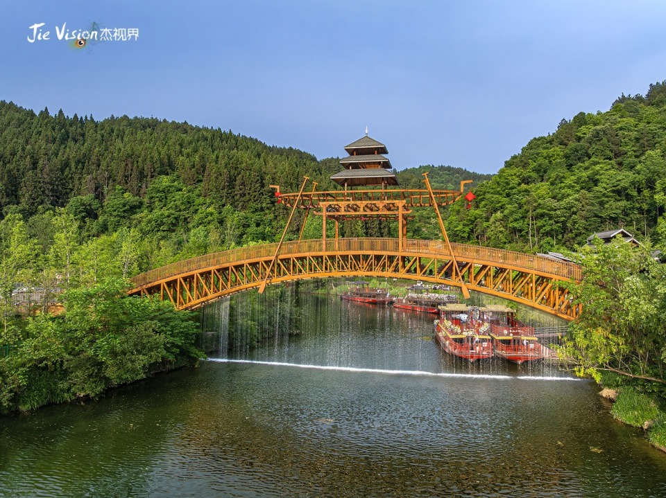 湖北隐藏的梦幻地下银河 漂流 山歌 水晶宫 美到窒息!龙船水乡