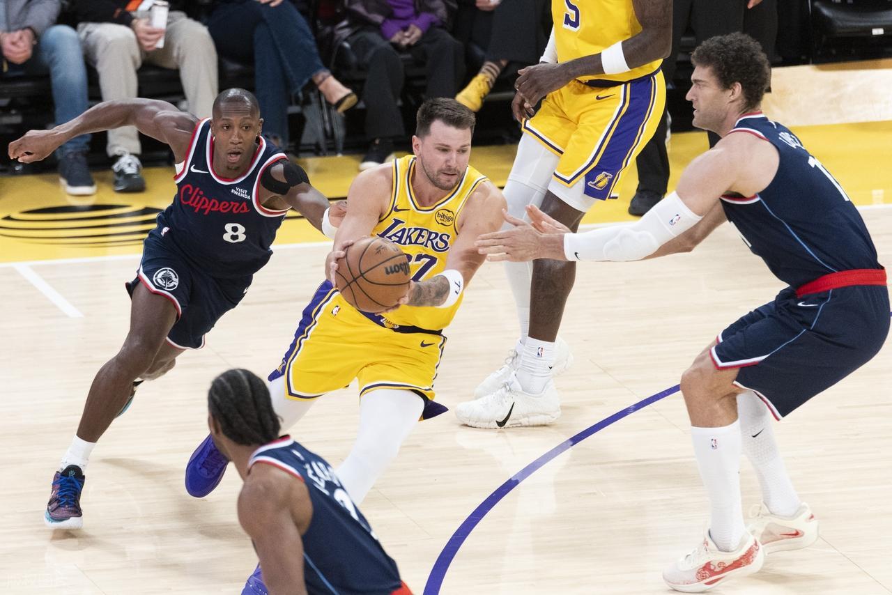 愛德華茲40+6無緣今日最佳球員！因為東契奇38+6+11+3打爆快船！ - 