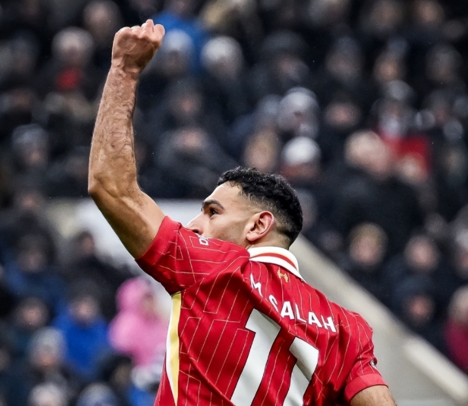 让步留队！曝萨拉赫续约利物浦2年，周薪40万英镑，英超第一高薪-腾讯新闻