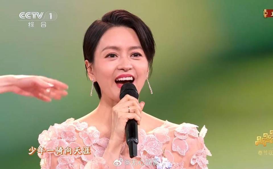 “十美”同台唱响《立春》 58岁周慧敏首登春晚引全网回忆杀_腾讯新闻