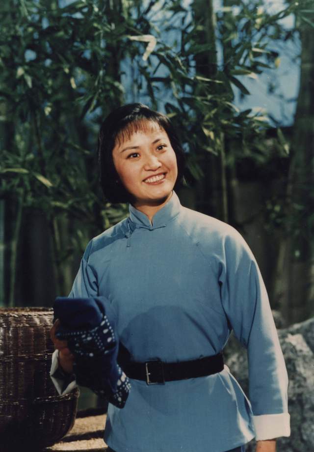 杨春霞：70年代曾红极一时，可她心底最大的痛，是深爱的人，已离开17年_腾讯新闻