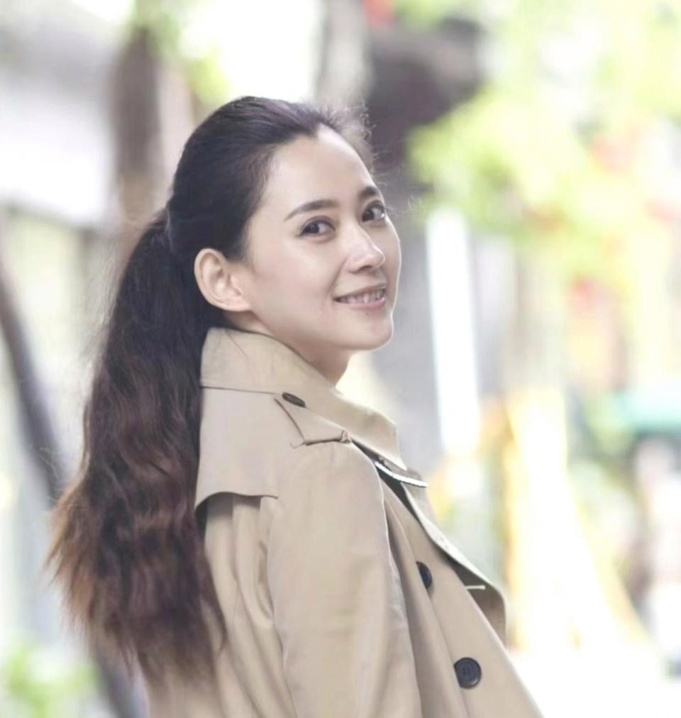 森林北颜值出圈,夸赞汪峰传统质朴,旧照片像海清,自我介绍酣畅淋漓