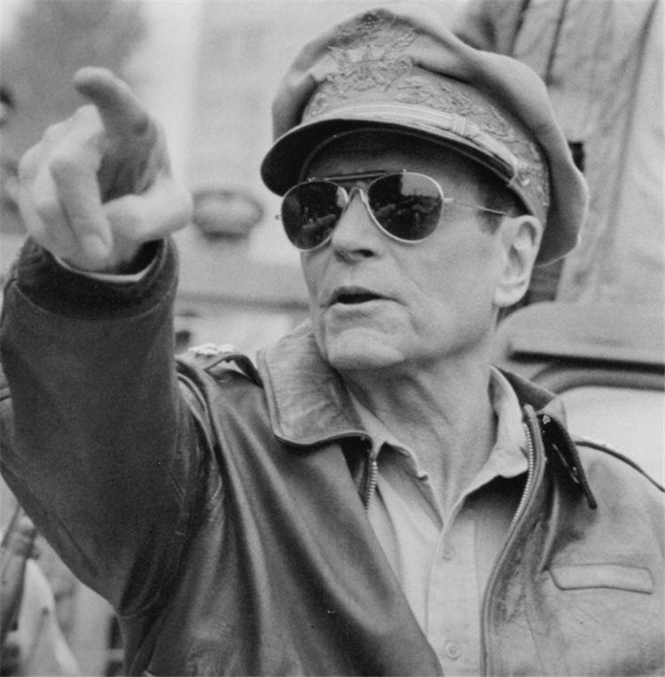 麦克阿瑟军事造诣平庸,为何能成为美国最出名的五星上将_腾讯新闻