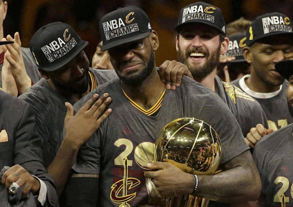 16年总决赛骑士4:3逆转73胜勇士夺冠,当时的首发五虎现状如何?