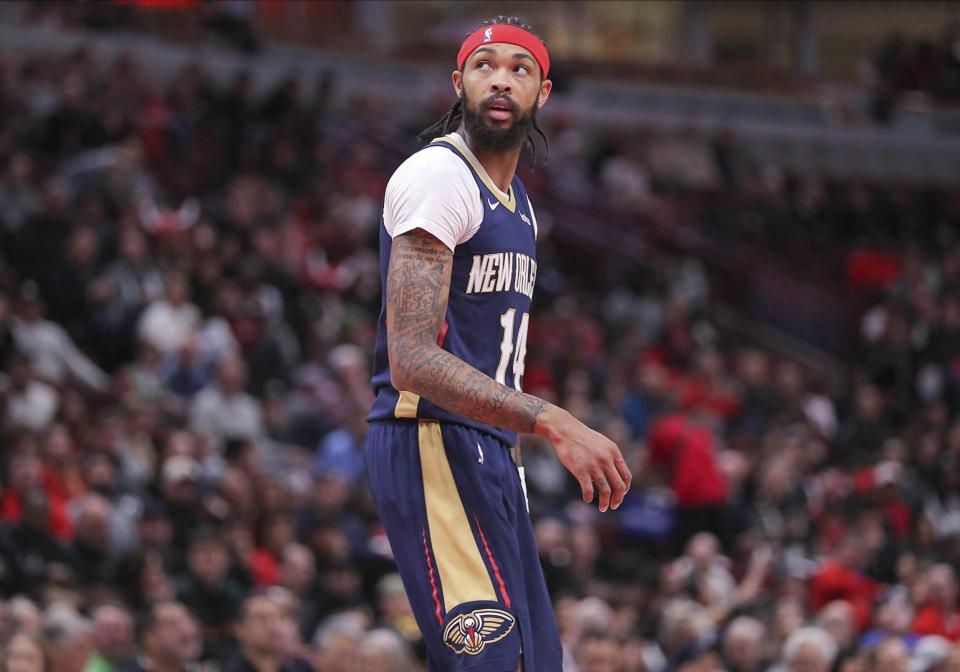 尼克斯缺兵少将,兰德尔,布伦森,阿努诺比等都无法出战,鹈鹕缺少了麦科