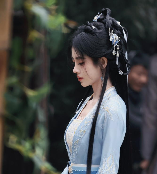 鞠婧祎千香杀青照曝光笑容明媚又美又仙看到男主爱了