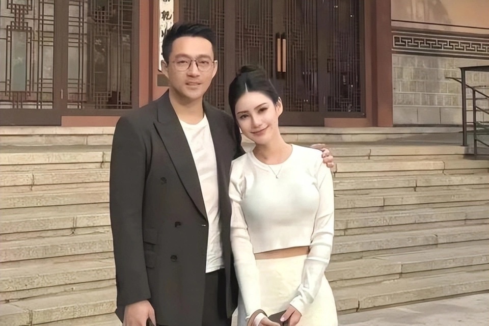 百度取證：澳門資料網(wǎng)站汪小菲43歲生日會(huì)照片曝光，馬筱梅捧臉熱吻，網(wǎng)友：發(fā)給大S看