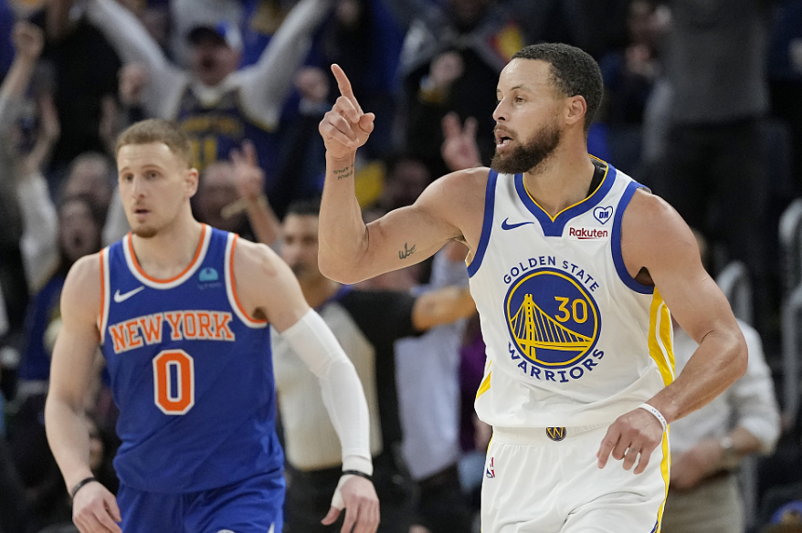 库里275里程悲20中8末节仅5分狂打铁勇士又被湖人反超