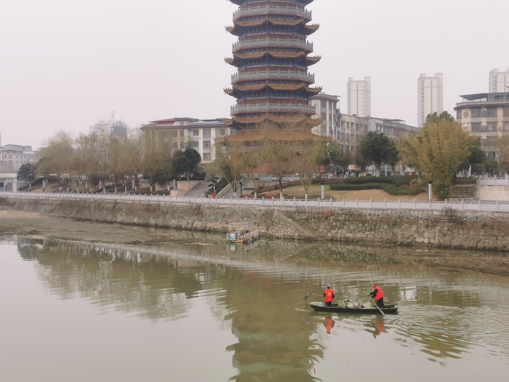 通城全民洁河打造水清岸绿景美河湖