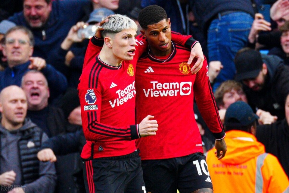 欢喜冤家曼联利物浦步调一致,克洛普助攻滕哈格留任,拉师傅看齐萨拉赫