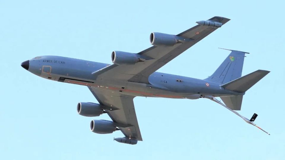 kc135加油机参数图片