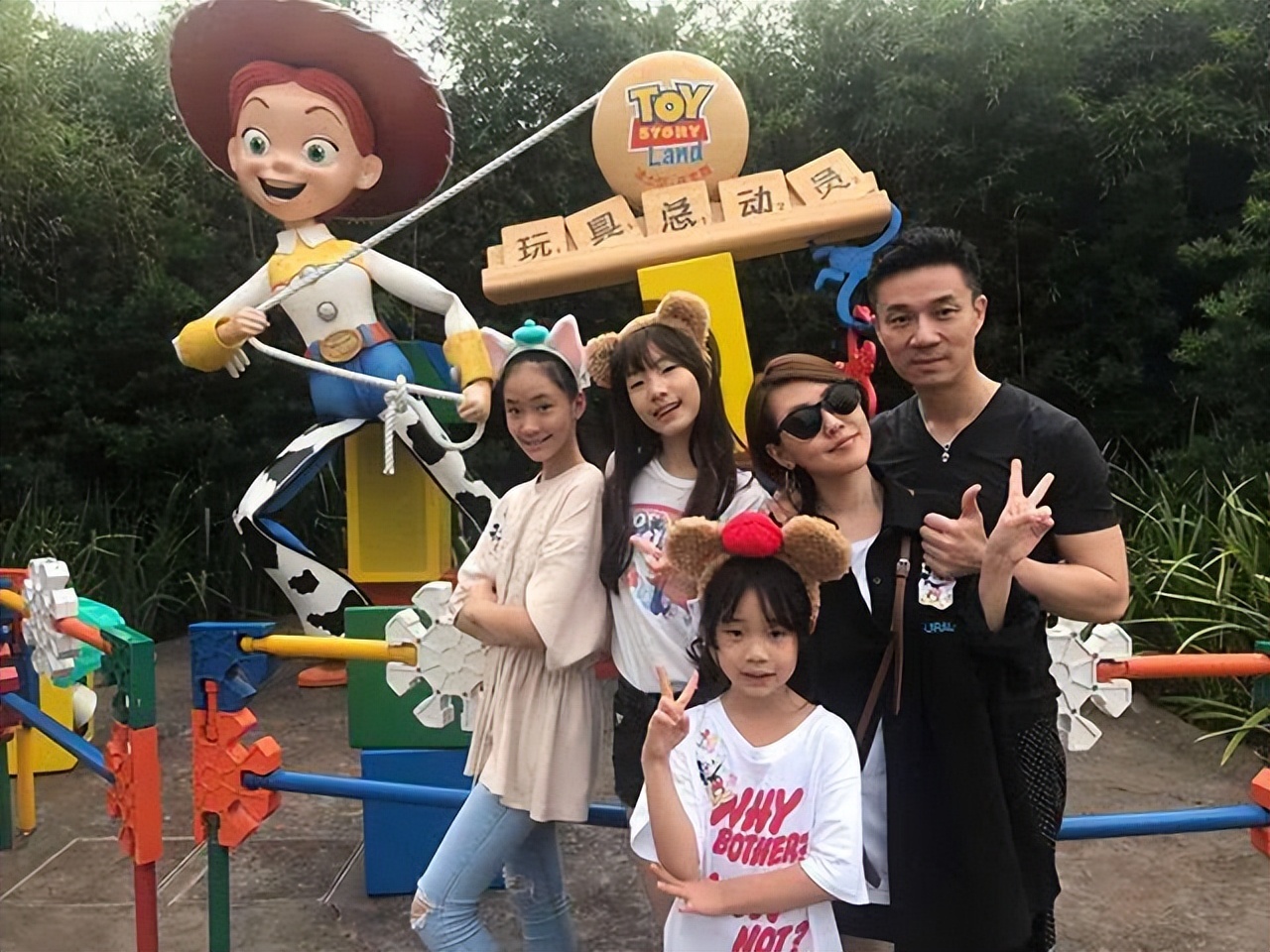 小S的第3個女兒發自拍照，14歲就很漂亮，外形完成驚艷蛻變 - 