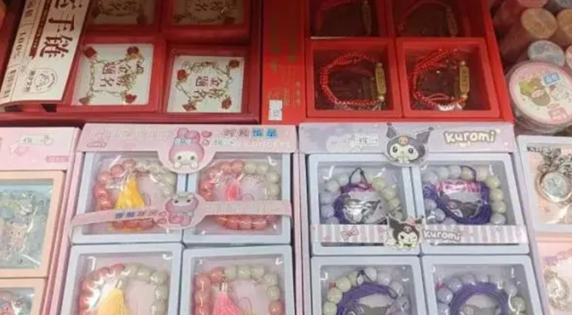 染白发,自带纹身,00后的国风穿搭已经这样"违背祖宗"了?_腾讯新闻