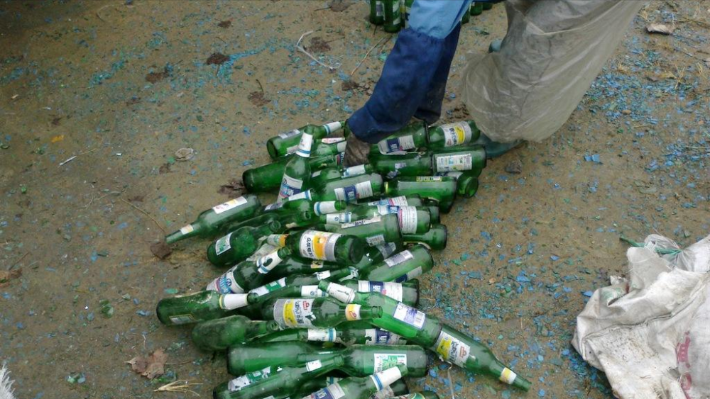 废弃酒瓶,为何现在鲜少有人回收了,连当废品都没人要吗?-腾讯新闻