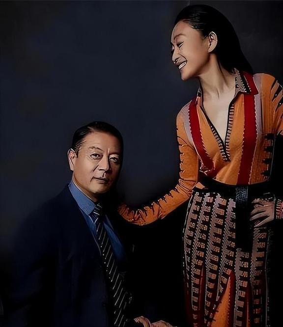 巫刚现状：离婚22年无子女，64岁单身，与陈瑾相伴原因揭秘_腾讯新闻