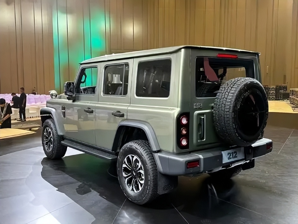 快评观点:产品力弱售价不低,靠情怀全新北汽212能走多远?