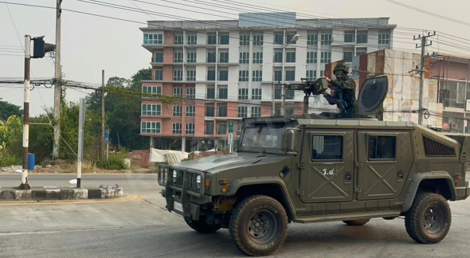 缅甸妙瓦底紧张局势升级边境一带泰国军队全副武装开展巡逻多图
