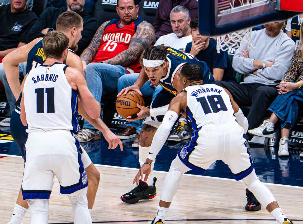 四位首發倒下，陣容快湊不齊！NBA最無助豪門，這也是拋棄威少的代價 - 