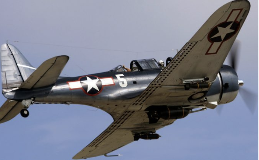 太平洋战场的关键先生,美军sbd俯冲轰炸机,令日军梦碎中途岛_腾讯新闻