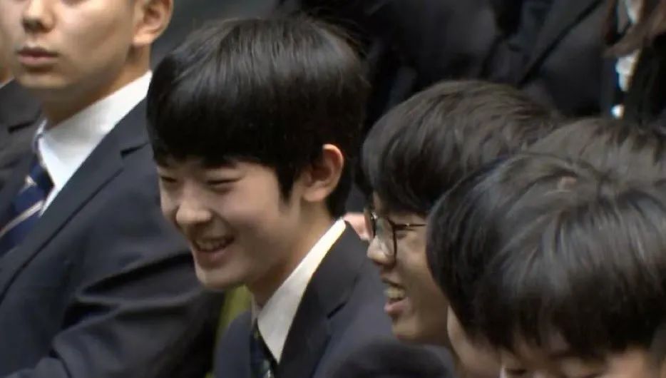 未来天皇悠仁上大学，特殊安保把同学折腾惨！他刚满18，准备开始相亲？_腾讯新闻