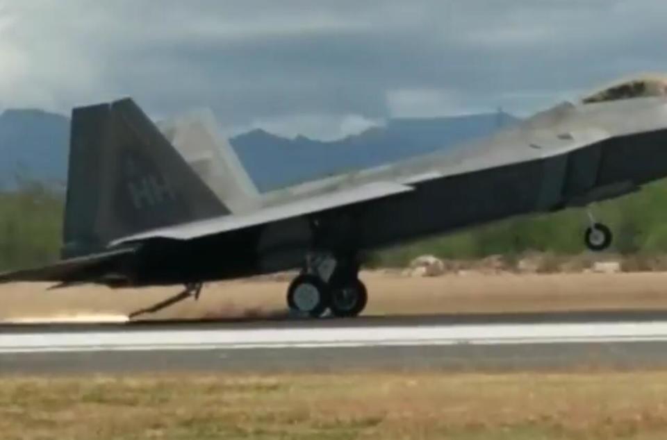 F-22Ҫ�Ϻ�ĸ���������ص�Сβ��¶������