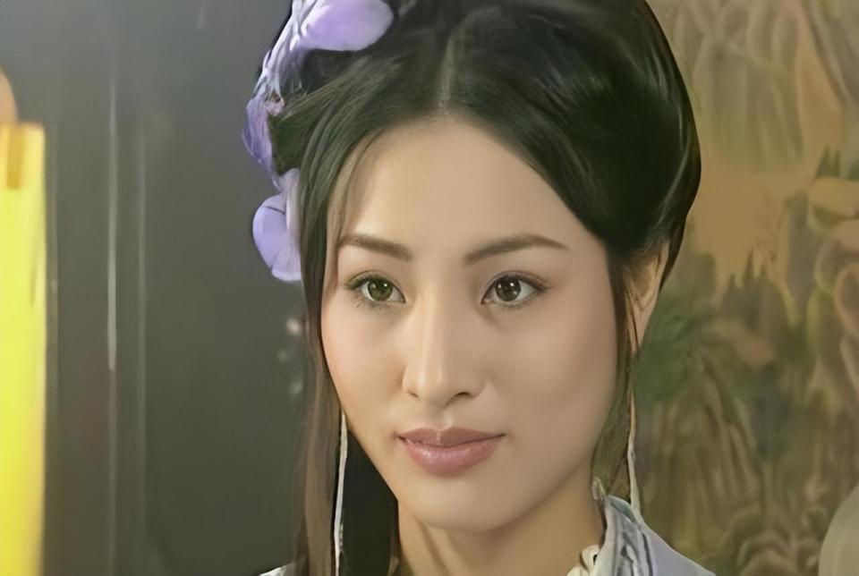 当歪瓜脸混进美人堆,同框即比美,颜值差距一目了然