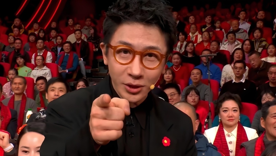 刘谦参加央视春晚第三次联排，或将再与尼格买提搭档表演魔术_腾讯新闻