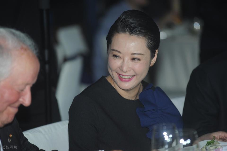 52岁袁立夏天狂瘦？三伏天减肥黄金期，错过等一年