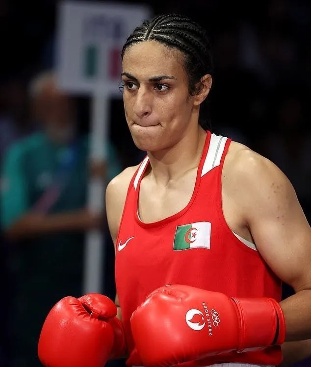 巴黎奥运会最无耻的一幕出现了:女拳击手被生理男性对手一拳打到退赛