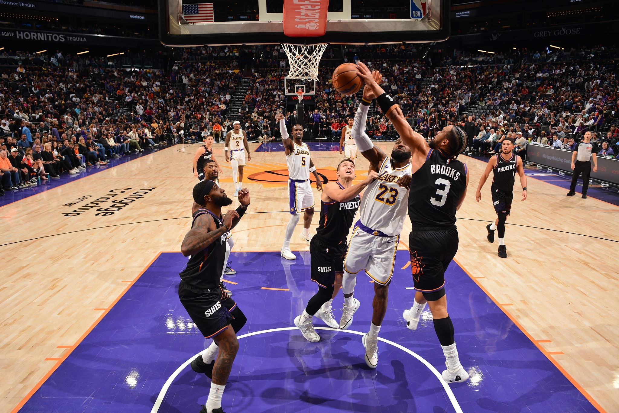 罰球+蓋帽絕殺！詹姆斯轟26分拒絕20分逆轉 狄龍多次挑釁被驅逐 - 