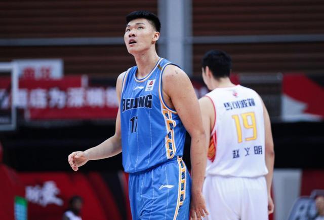 北京队签下水货中锋,比李慕豪还差,范子铭仅1个帮手_腾讯新闻