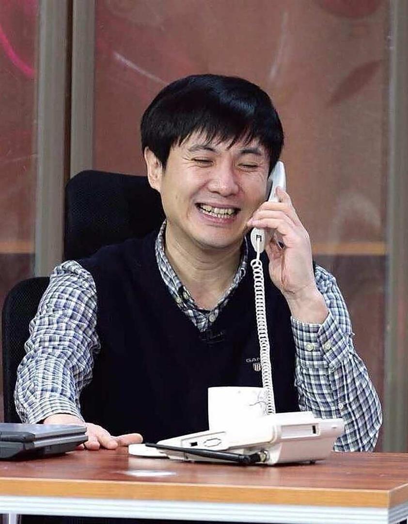 沈腾大年初八在海南宴客，妻子王琦素颜出镜胖又圆，儿子已8岁了_腾讯新闻