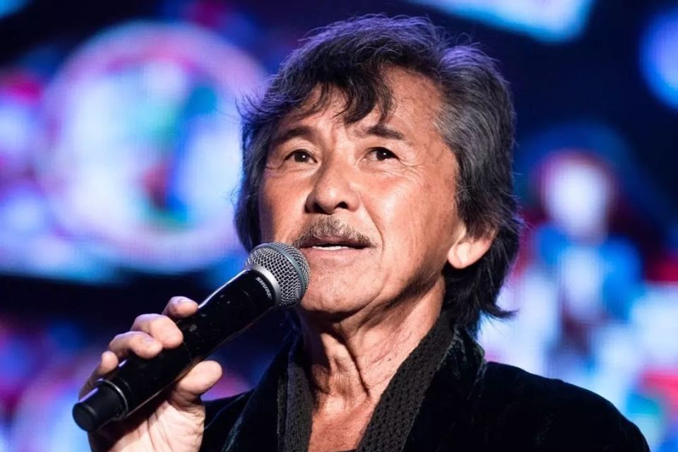 76岁林子祥近况曝光,携妻子叶倩文参加聚会,被传身家过亿住豪宅