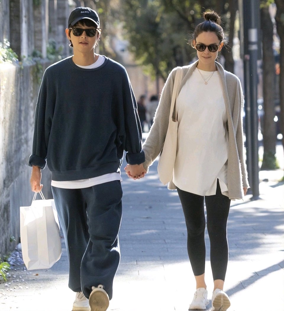 宋仲基妻子怀二胎,距离生一胎不足一年,坐实与宋慧乔离婚原因