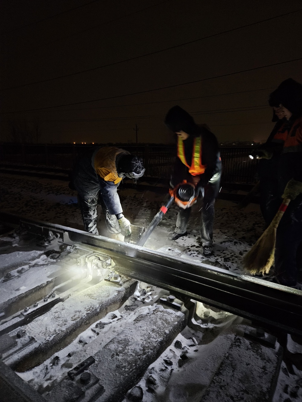 沧州车务段全力做好除雪保畅通工作_腾讯新闻