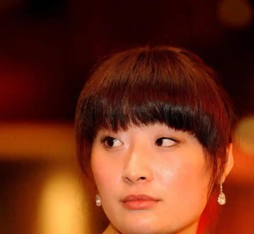 三张纸锤懵私生子！宗馥莉甩出王炸，百亿争产真相大白，这局稳了