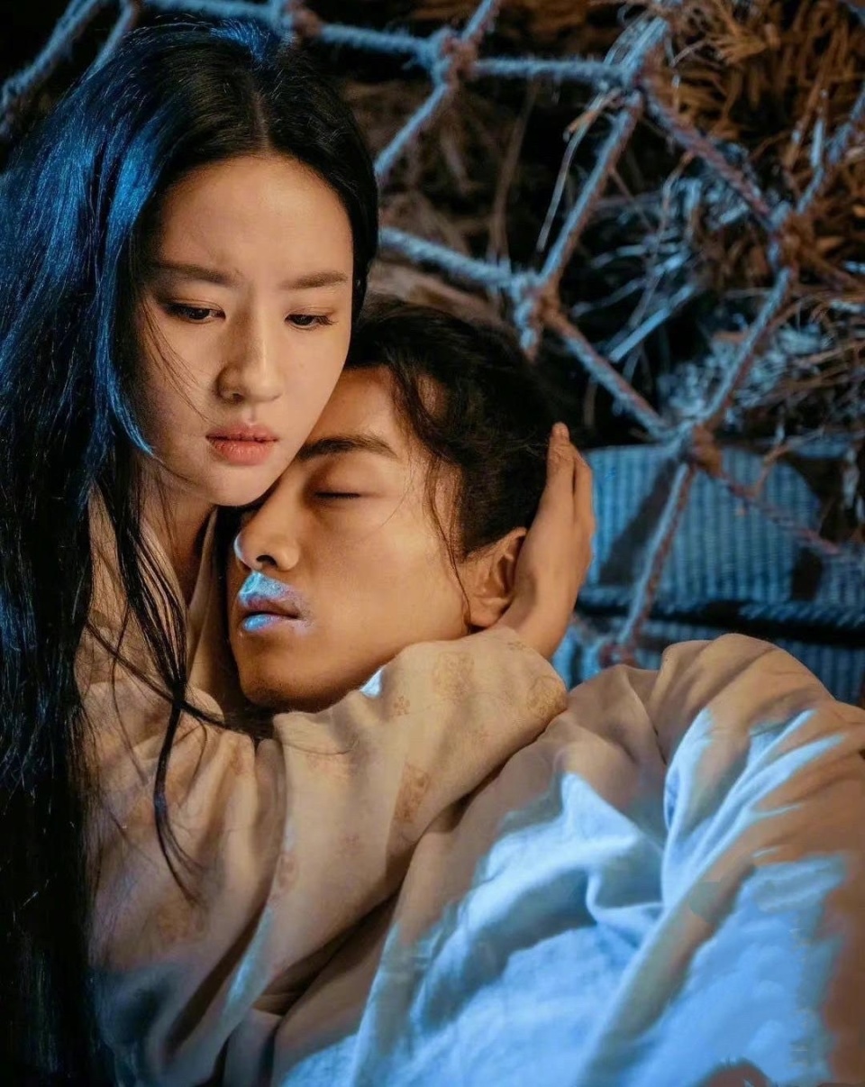 36岁陈晓近状曝光,光头形象走红毯引热议,颜值抗打超帅气