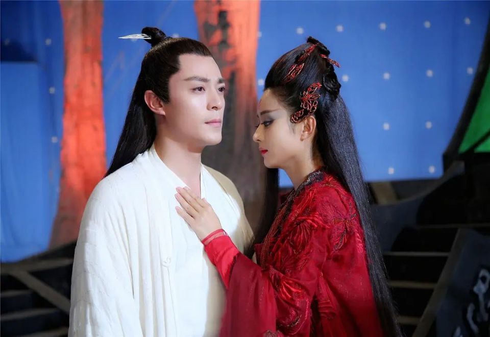 2015年,剧版《花千骨》可谓大获成功,导演林玉芬执导,赵