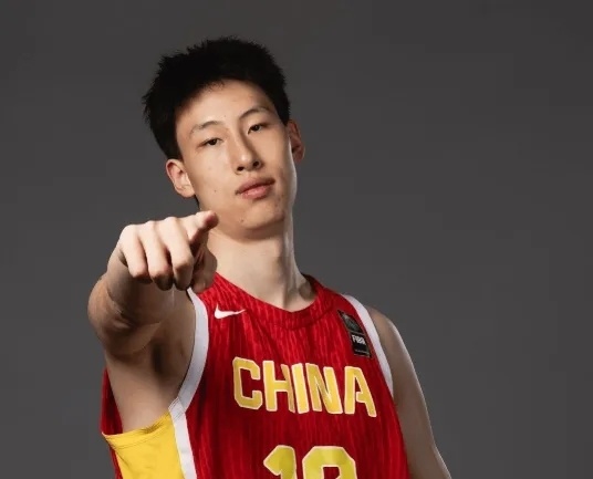 国青76-85法国，赛后1喜3忧！曲绍斌与篮板再引崩盘，朱正受伤！