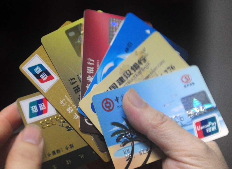 名下有多张银行卡的朋友注意了潜藏三大风险建议提前处理