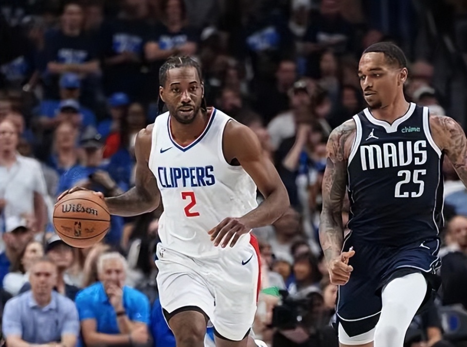 乔治不满判罚,伦纳德直言沮丧,队记:别让小卡上了